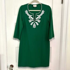 Tuckernuck dark green stretchy knit shift dress with white embroidery L